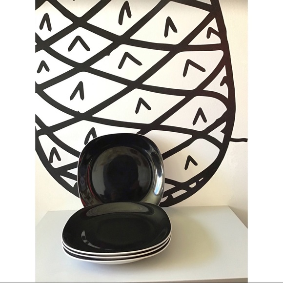 Dinnerware Set - Picture 3 of 11